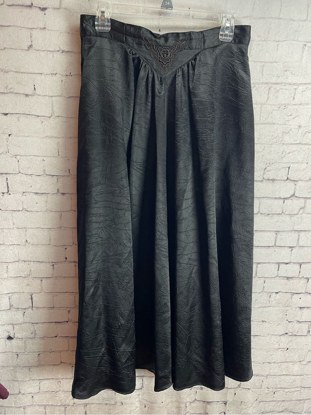 Circle T by Marilyn Lenox size 13/14 black satin skirt vintage
